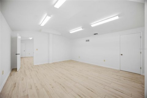 Commercial property in Venice, Florida 287.63 sq.m. № 2377813 - photo 22