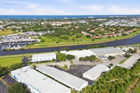 Commercial property in Venice, Florida 287.63 sq.m. № 2377813 - photo 11