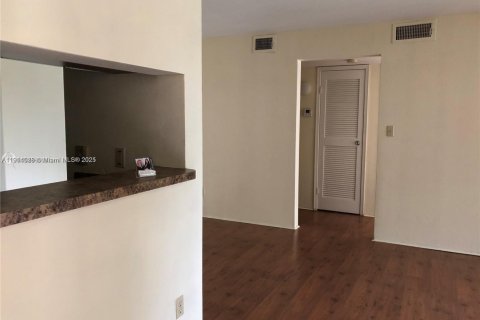 Condo in Coral Springs, Florida, 1 bedroom  № 1970245 - photo 6