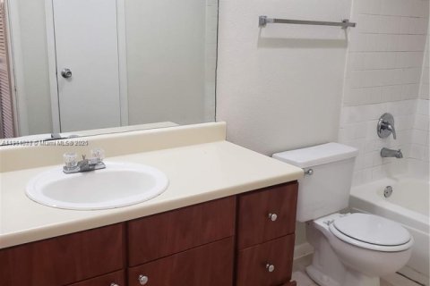 Condo in Coral Springs, Florida, 1 bedroom  № 1970245 - photo 9