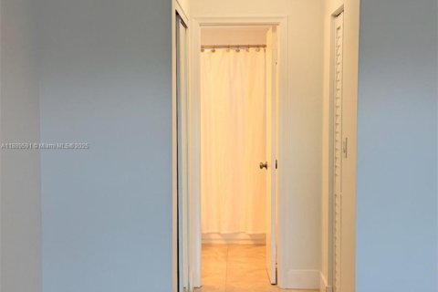 Снять в аренду кондоминиум в Майами, Флорида 1 спальня, 66.15м2, № 1938592 - фото 8