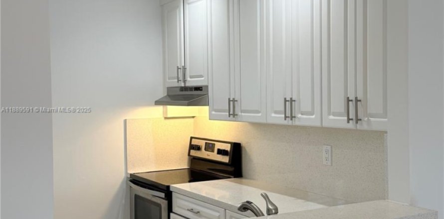 Condominio en Miami, Florida, 1 dormitorio  № 1938592