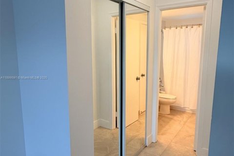 Снять в аренду кондоминиум в Майами, Флорида 1 спальня, 66.15м2, № 1938592 - фото 9