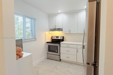 Снять в аренду кондоминиум в Майами, Флорида 1 спальня, 66.15м2, № 1938592 - фото 4