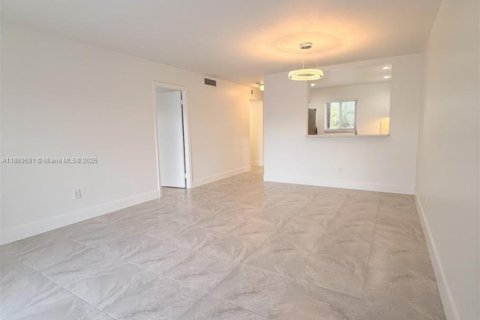 Снять в аренду кондоминиум в Майами, Флорида 1 спальня, 66.15м2, № 1938592 - фото 5