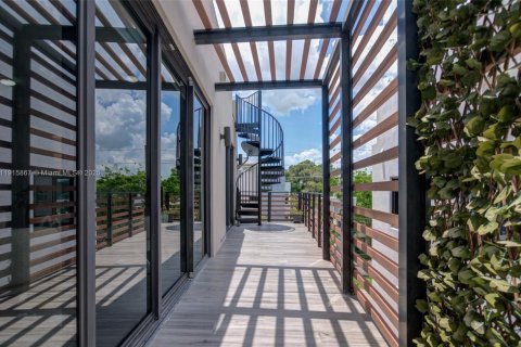 Copropriété à louer à Miami, Floride: 3 chambres, 145.86 m2 № 1972607 - photo 18