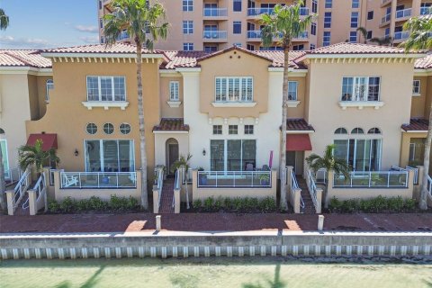 Townhouse in Clearwater, Florida 3 bedrooms, 235.04 sq.m. № 1720177 - photo 1