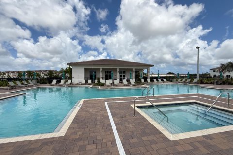 Adosado en venta en Miami, Florida, 3 dormitorios, 123.65 m2 № 1952770 - foto 28