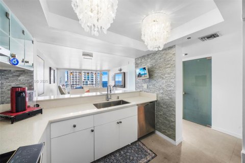 Condominio en venta en Miami Beach, Florida, 1 dormitorio, 79.71 m2 № 1994488 - foto 12