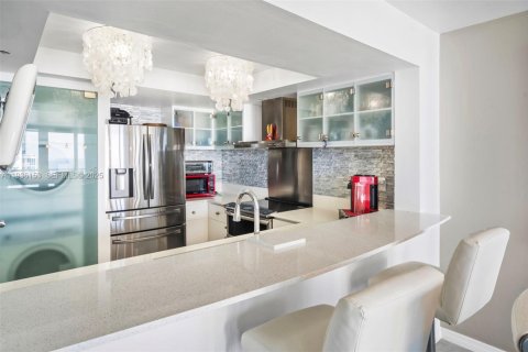 Condominio en venta en Miami Beach, Florida, 1 dormitorio, 79.71 m2 № 1994488 - foto 11