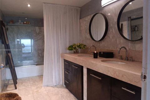 Copropriété à vendre à Miami, Floride: 1 chambre, 111.3 m2 № 1927933 - photo 10