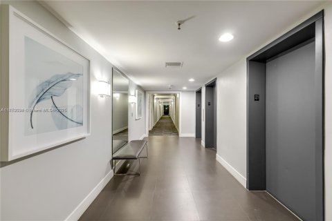 Copropriété à vendre à Miami, Floride: 1 chambre, 111.3 m2 № 1927933 - photo 17