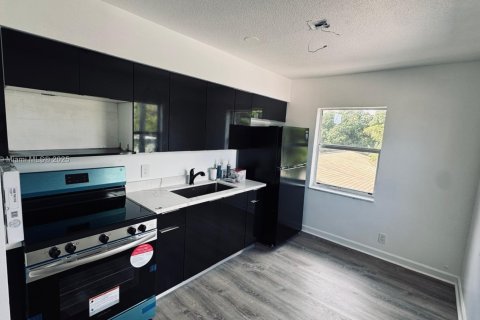 Propiedad comercial en venta en West Palm Beach, Florida, 264.96 m2 № 1845594 - foto 5