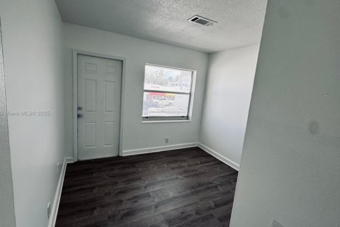 Propiedad comercial en venta en West Palm Beach, Florida, 264.96 m2 № 1845594 - foto 20