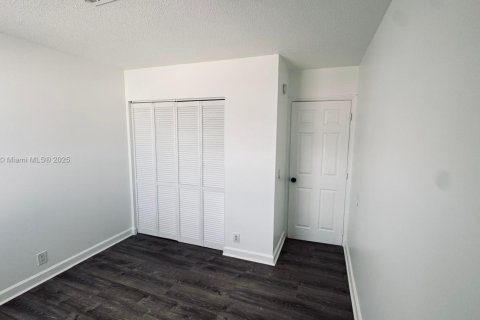 Propiedad comercial en venta en West Palm Beach, Florida, 264.96 m2 № 1845594 - foto 21