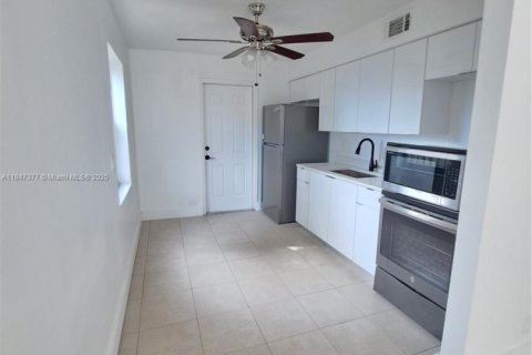 Propiedad comercial en venta en West Palm Beach, Florida, 264.96 m2 № 1845594 - foto 8