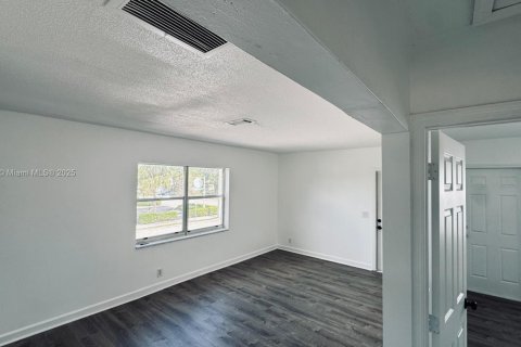 Propiedad comercial en venta en West Palm Beach, Florida, 264.96 m2 № 1845594 - foto 18