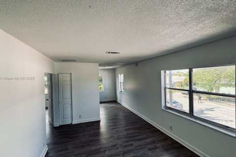 Propiedad comercial en venta en West Palm Beach, Florida, 264.96 m2 № 1845594 - foto 19