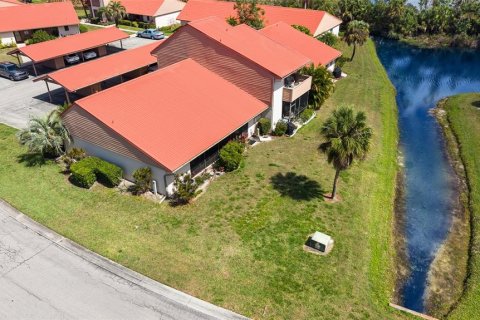 Condo in Sarasota, Florida, 2 bedrooms № 2151735 - photo 3
