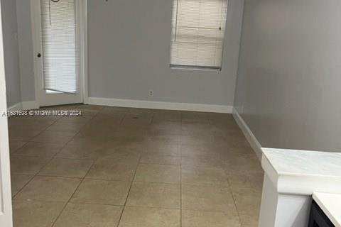 Condo in Sunrise, Florida, 2 bedrooms  № 1709559 - photo 8