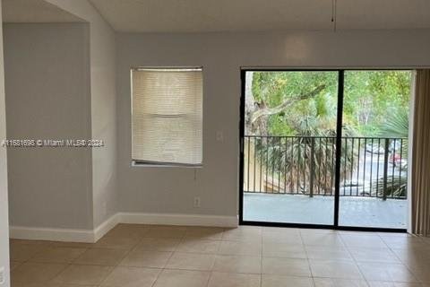 Condo in Sunrise, Florida, 2 bedrooms  № 1709559 - photo 4