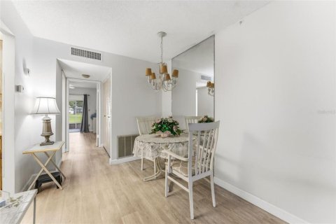 Condo in Clearwater, Florida, 1 bedroom  № 2236620 - photo 6