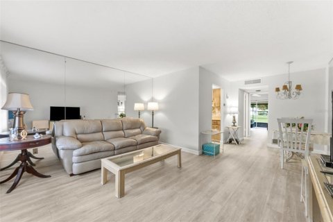 Condo in Clearwater, Florida, 1 bedroom  № 2236620 - photo 2