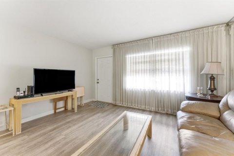 Condo in Clearwater, Florida, 1 bedroom  № 2236620 - photo 4