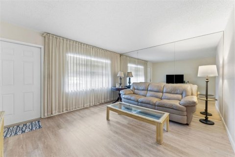 Condo in Clearwater, Florida, 1 bedroom  № 2236620 - photo 5