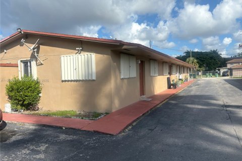 Immobilier commercial à vendre à Opa-locka, Floride: 336.12 m2 № 1952143 - photo 2
