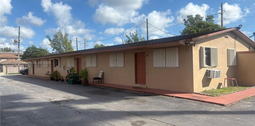 Immobilier commercial à Opa-locka, Floride 336.12 m2 № 1952143