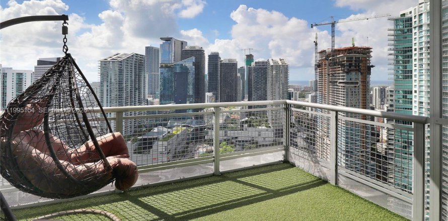 Кондоминиум с 1 спальней в Майами, Флорида № 2062760