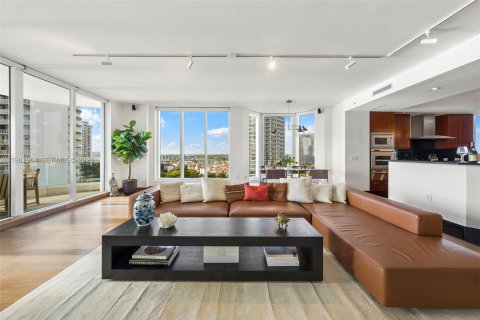 Condominio en Aventura, Florida, 4 dormitorios  № 2047458