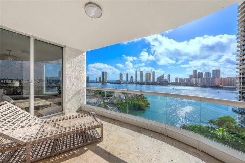 Condominio en venta en Aventura, Florida, 4 dormitorios, 372.07 m2 № 2047458 - foto 24