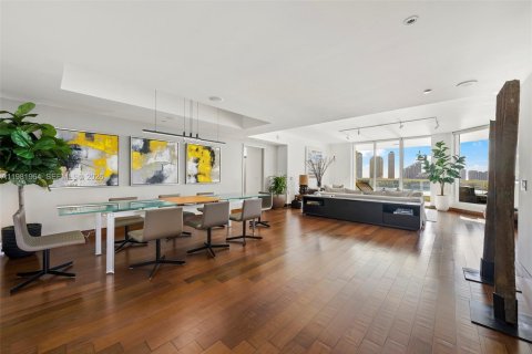 Condominio en venta en Aventura, Florida, 4 dormitorios, 372.07 m2 № 2047458 - foto 3