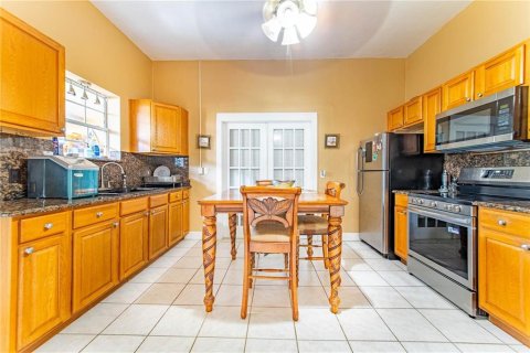 House in Tampa, Florida 3 bedrooms, 181.16 sq.m. № 1881225 - photo 9