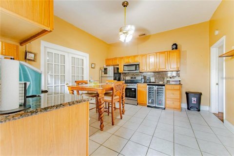 House in Tampa, Florida 3 bedrooms, 181.16 sq.m. № 1881225 - photo 10