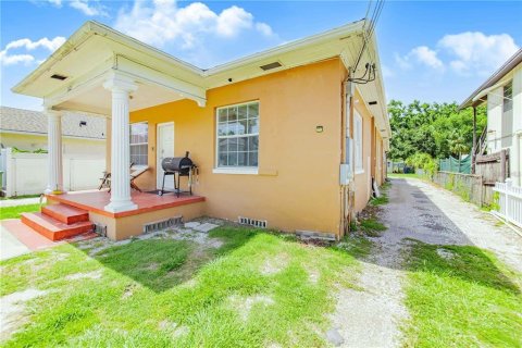 House in Tampa, Florida 3 bedrooms, 181.16 sq.m. № 1881225 - photo 24