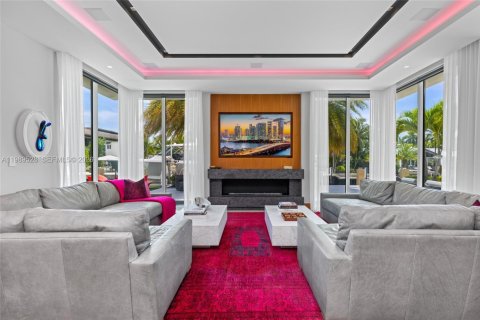 Casa en venta en Fort Lauderdale, Florida, 7 dormitorios, 859.53 m2 № 2062788 - foto 19