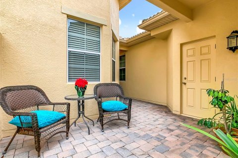 House in Kissimmee, Florida 3 bedrooms, 142.98 sq.m. № 2345011 - photo 8