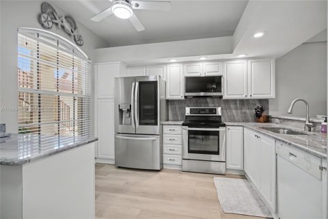 Copropriété à vendre à Naples, Floride: 2 chambres, 116.78 m2 № 2030218 - photo 9