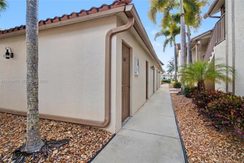 Copropriété à vendre à Naples, Floride: 2 chambres, 116.78 m2 № 2030218 - photo 2