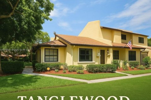 Townhouse in Pembroke Pines, Florida 2 bedrooms, 100.15 sq.m. № 1944885 - photo 1