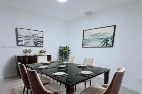 Townhouse in Pembroke Pines, Florida 2 bedrooms, 100.15 sq.m. № 1944885 - photo 4