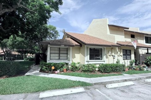 Townhouse in Pembroke Pines, Florida 2 bedrooms, 100.15 sq.m. № 1944885 - photo 2
