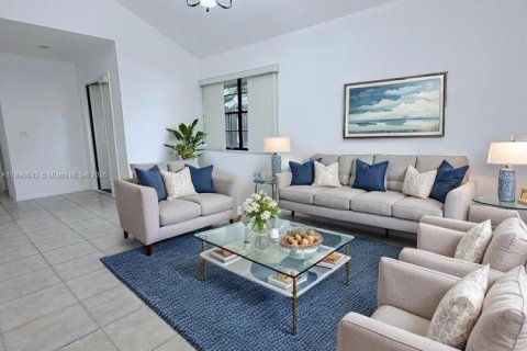 Townhouse in Pembroke Pines, Florida 2 bedrooms, 100.15 sq.m. № 1944885 - photo 3