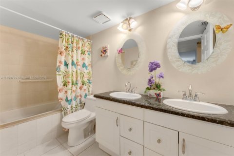 Condominio en venta en Miami, Florida, 1 dormitorio, 111.48 m2 № 1871854 - foto 15