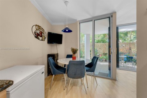 Condominio en venta en Miami, Florida, 1 dormitorio, 111.48 m2 № 1871854 - foto 5