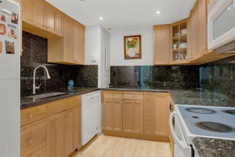 Condominio en venta en Miami, Florida, 1 dormitorio, 111.48 m2 № 1871854 - foto 8