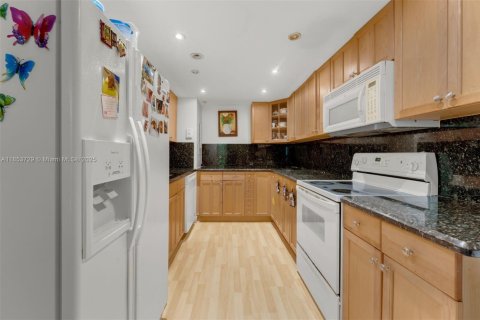 Condominio en venta en Miami, Florida, 1 dormitorio, 111.48 m2 № 1871854 - foto 7